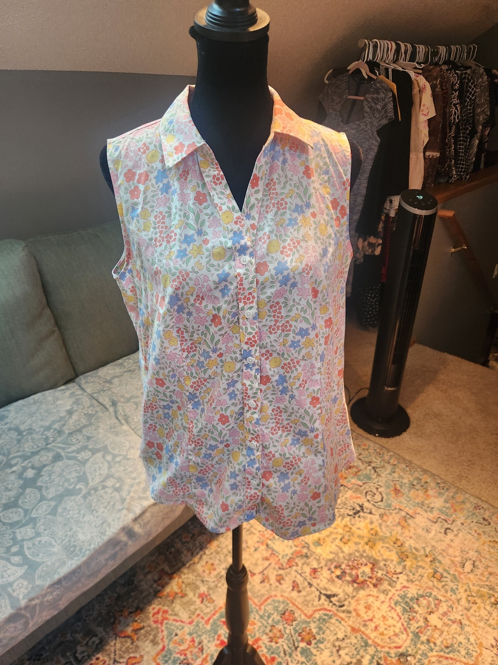 Talbots Sleeveless Non-Iron Perfect Shirt Floral Pink & Blue Size 8P Great